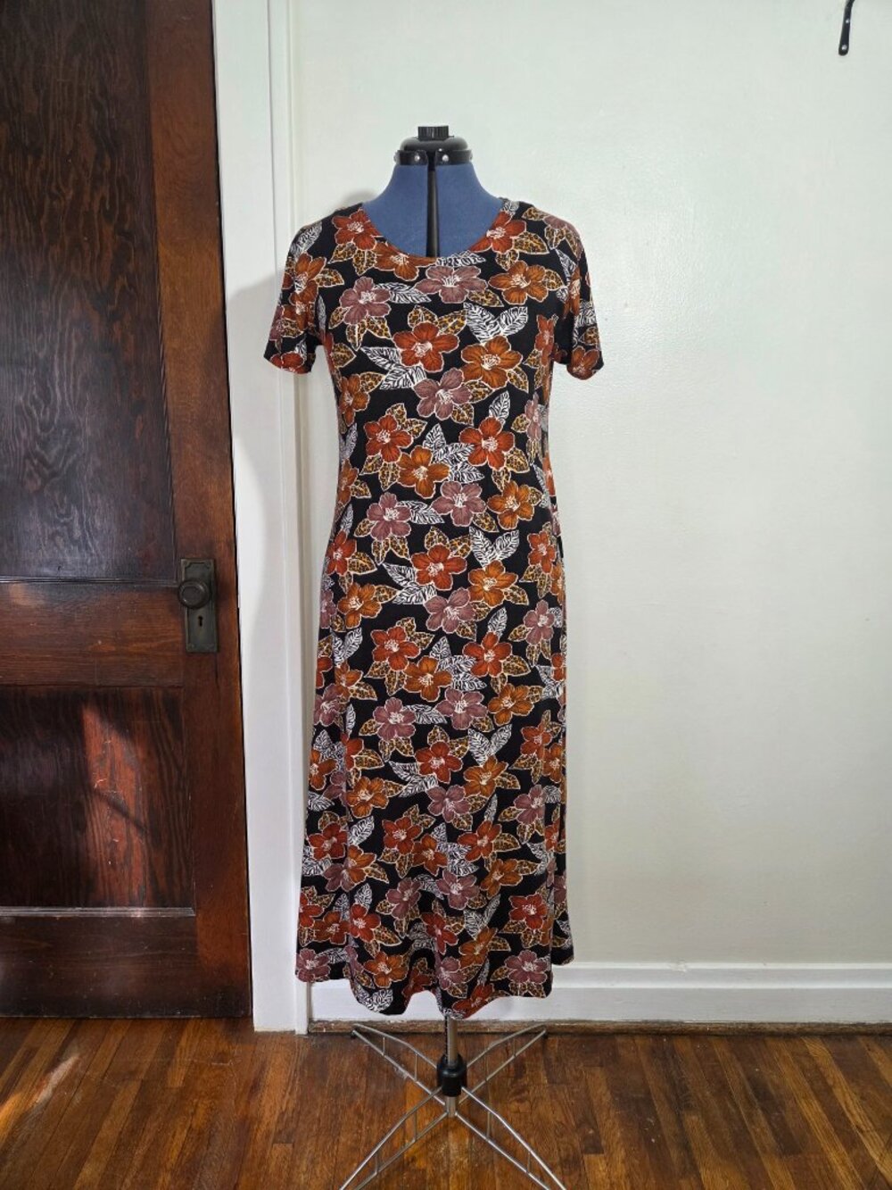 Vintage Impressions Workshop Black Hibiscus Short Sleeve Crew Neck T-Shirt Dress